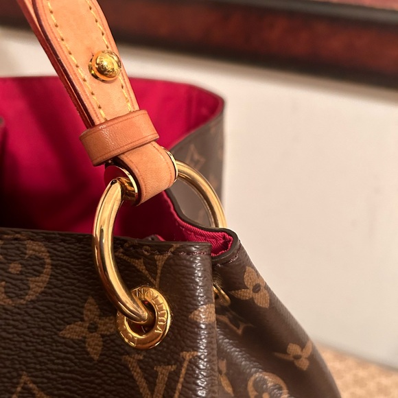 Louis Vuitton Graceful Bag ( Authentic) - Picture 2 of 13